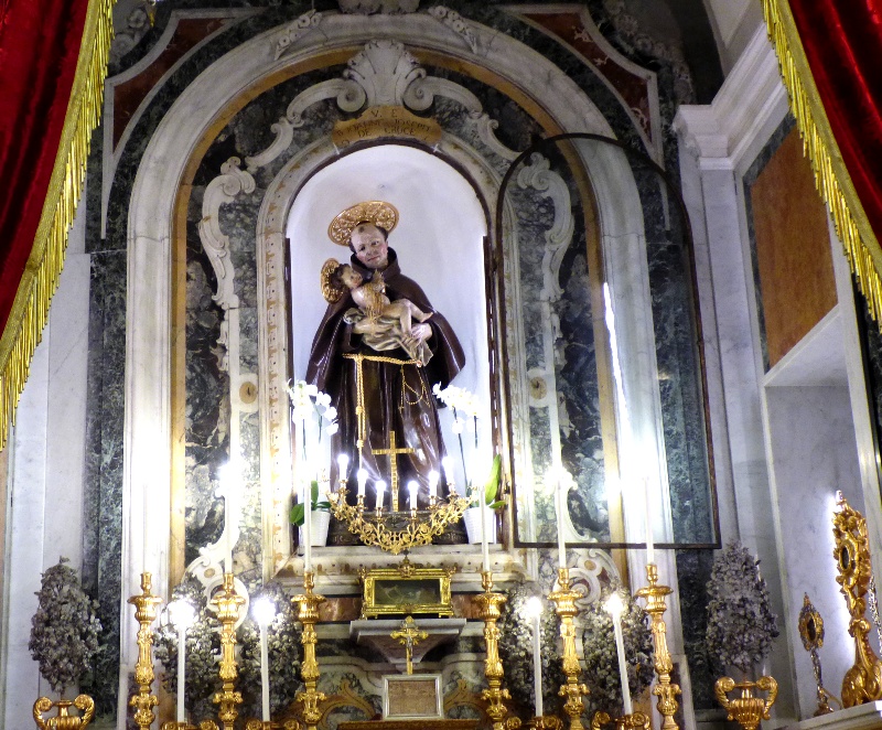 •CHIESA-SANTUARIO DELLO SPIRITO SANTO IN ISCHIA PONTE –  SOLENNITA’ DI SAN GIOVAN GIUSEPPE DELLA CROCE PATRONO E CONCITTADINO DELL’ISOLA D’ISCHIA – SOLENNE CONCELEBRAZIONE EUCARISTICA CON PONTIFICALE PRESIEDUTA DAL VESCOVO DI ISCHIA SUA ECC. MONS. GENNARO PASCARELLA CON LA PARTECIPAZIONE  DEI CANONICI DELLA COLLEGIATA, DEL CLERO DIOCESANO, DI AUTORITA’CIVILI E MILITARI, DEL MINISTRO PROVINCIALE DEI FRATI MINORI DI NAPOLI PADRE CARLO D’AMODIO E DI NUMEROSI DEVOTI DEL SANTO———————————————-(clicca sulle foto, le vedrai in primo piano e più grandi)