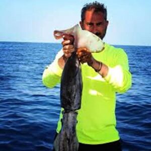 TORNA FRA PESCATORI DI MESTIERE E DILETTANTI APPASSIONATI  L’ATTESA PESCA NOTTURNA DEI TOTANI NEL MARE AL LARGO DI SAN PANCRAZIO E DI PUNTA MOLINO  – QUANDO UNA LUNGA, SUGGESTIVA STRISCIA DI LUCI ALL’ORIZZONTE ANNUNCIAVA L’INIZIO DELLA CATTURA DEL TOTANO ——————————————————————————–(clicca dulle foto,le vedrai in primo piano e più grandi)
