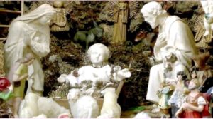 VIGILIA DI NATALE E DOMANI NATALE COL BAMBINELLO, COL CAPITONE E COL CAPPONE, OVVERO FESTA PER TUTTI IN CHIESA, IN STRADA E A TAVOLA PER SEGUIRE LE BELLE TRADIZIONI————————————————————————-(clicca sulle foto, le vedrai in prmo piano e piu’ grandi)