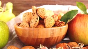 DAL MANDORLO IN FIORE ALLA MANDORLA CLASSICA,  OVVERO LA “ REGINA”  DELLA FRUTTA SECCA NATALIZIA DECANTATA IN POESIE F RACCONTI  PER CHI AMA LA SUA STORIA E IL SUO GUSTO——————————————————————-(clicca sulle foto, le vedrai in orino piano e più grandi)
